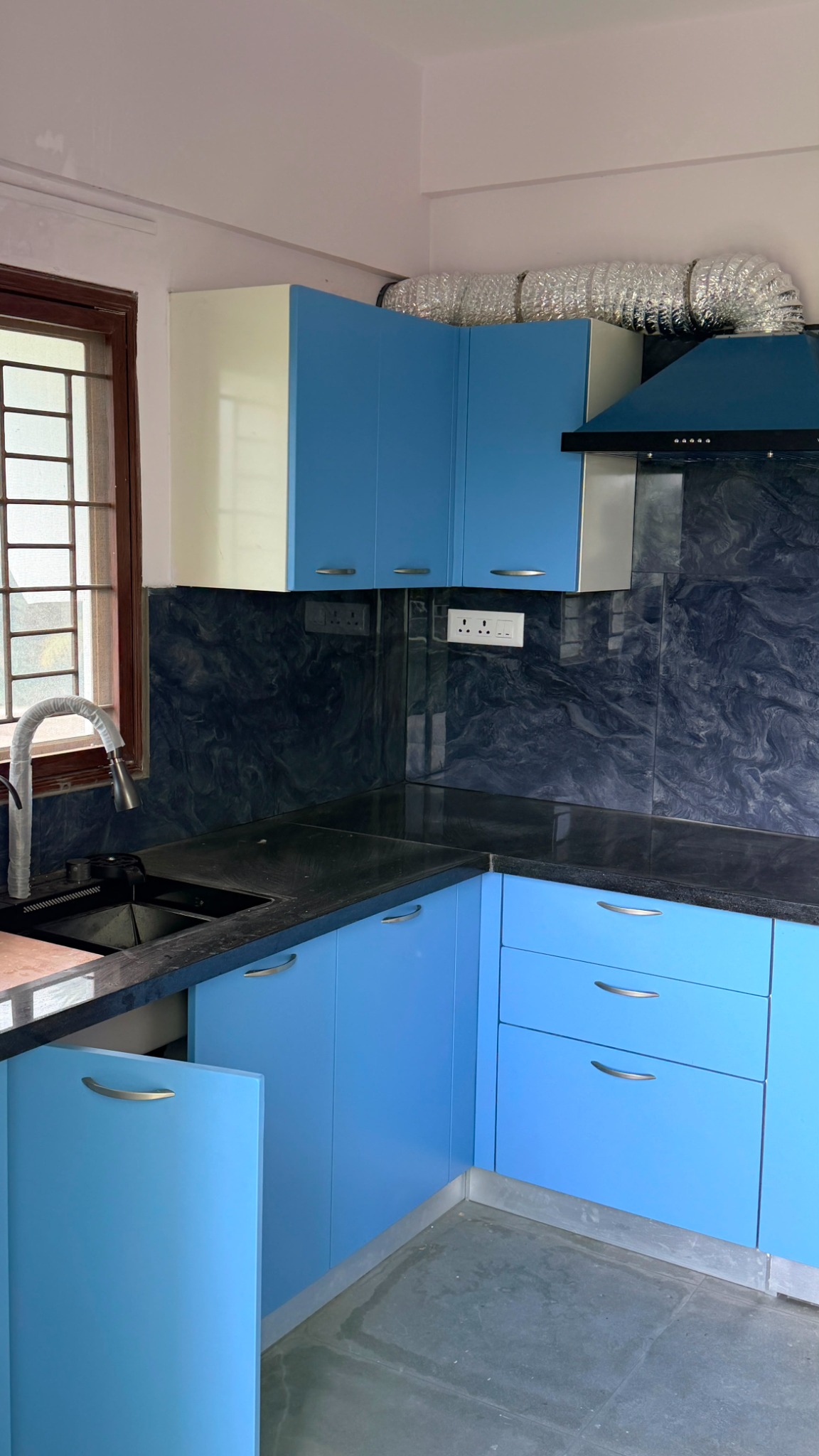 3-bedroom apartment kitchen