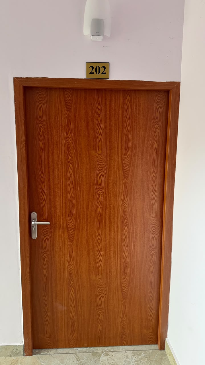 3-bedroom apartment entrance