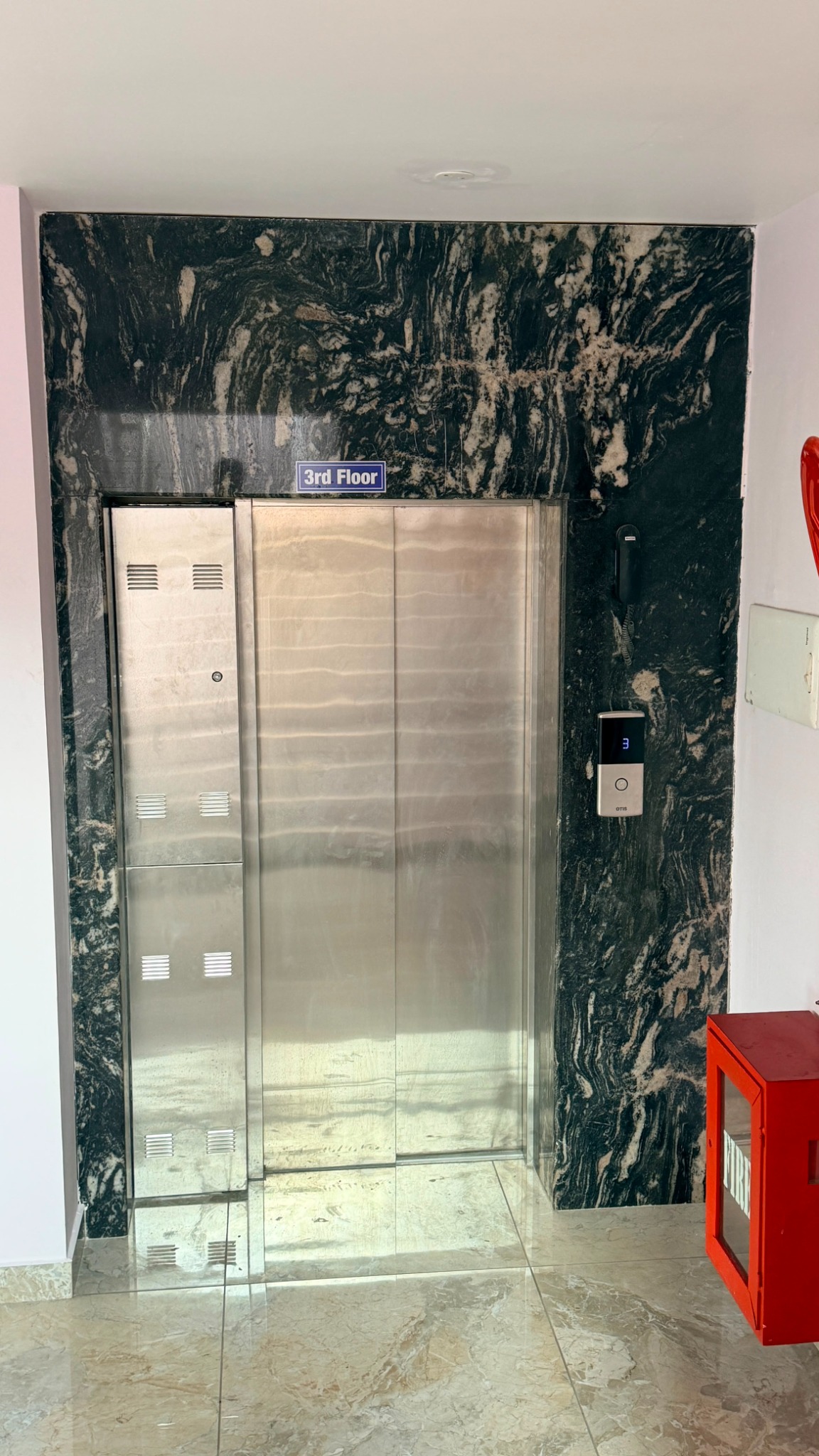 Elevator and upper-floor common area
